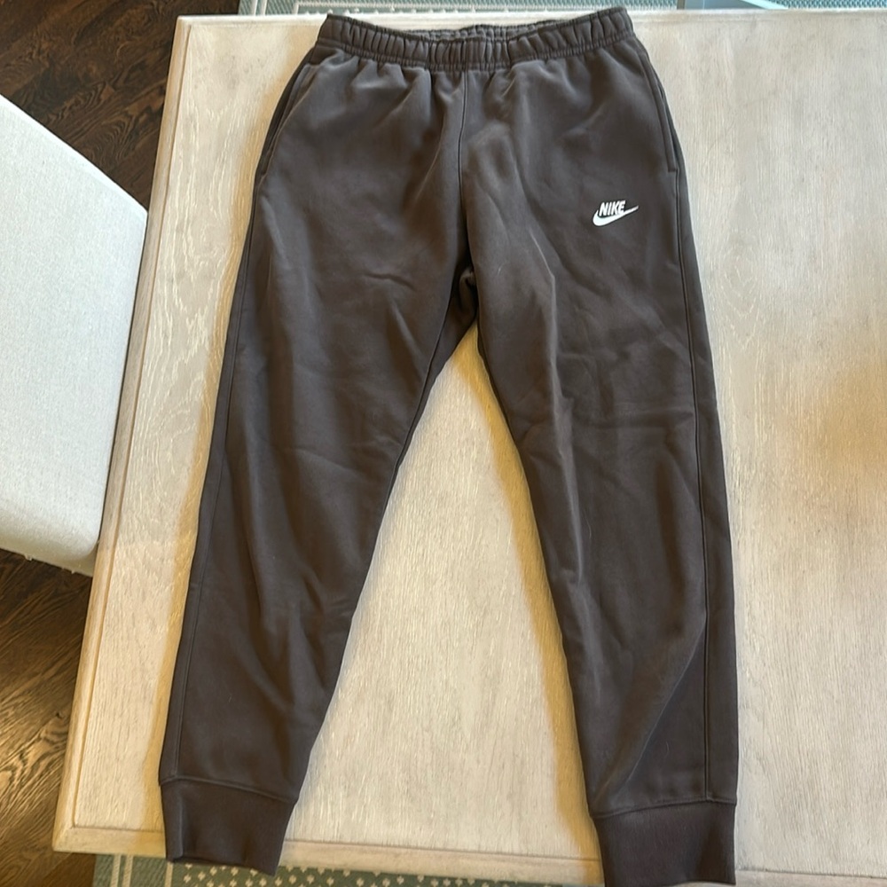 New with tags Brown Nike medium sweatpants